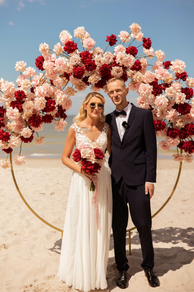 Para młoda na plaży