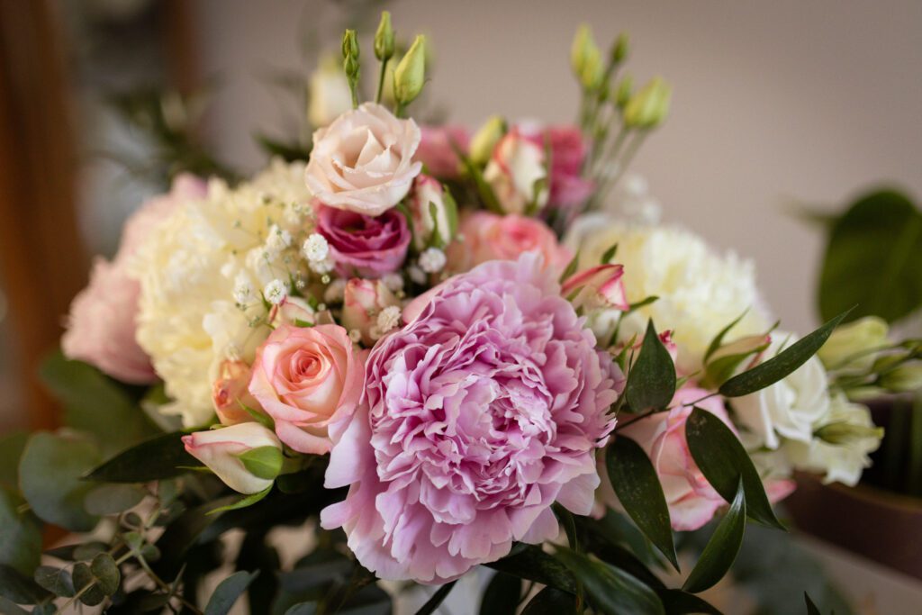 Przygotowania panny młodej, bukiet ślubny