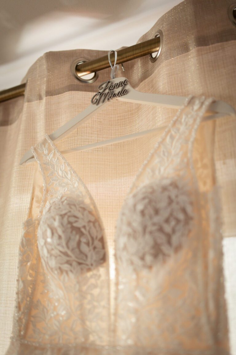 Przygotowania panny młodej, suknia ślubna