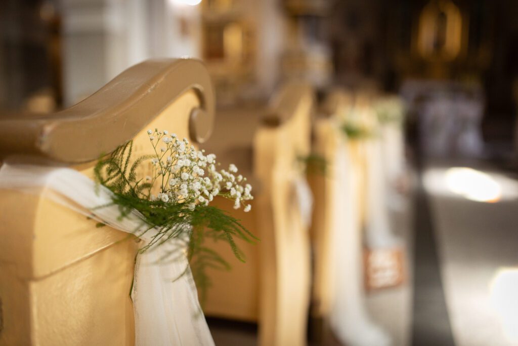 Dekoracje kościelne na ślub