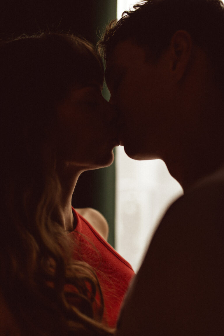 Sesja narzeczeńska w domu