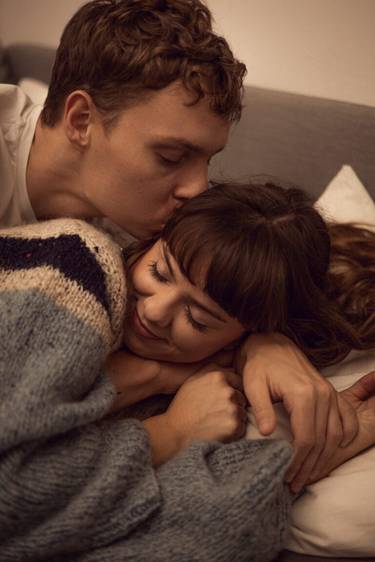 Sesja narzeczeńska w domu