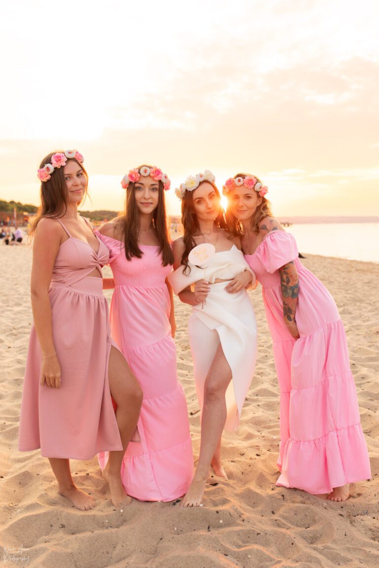 Wieczór panieński na plaży w Gdańsku różowy dress code