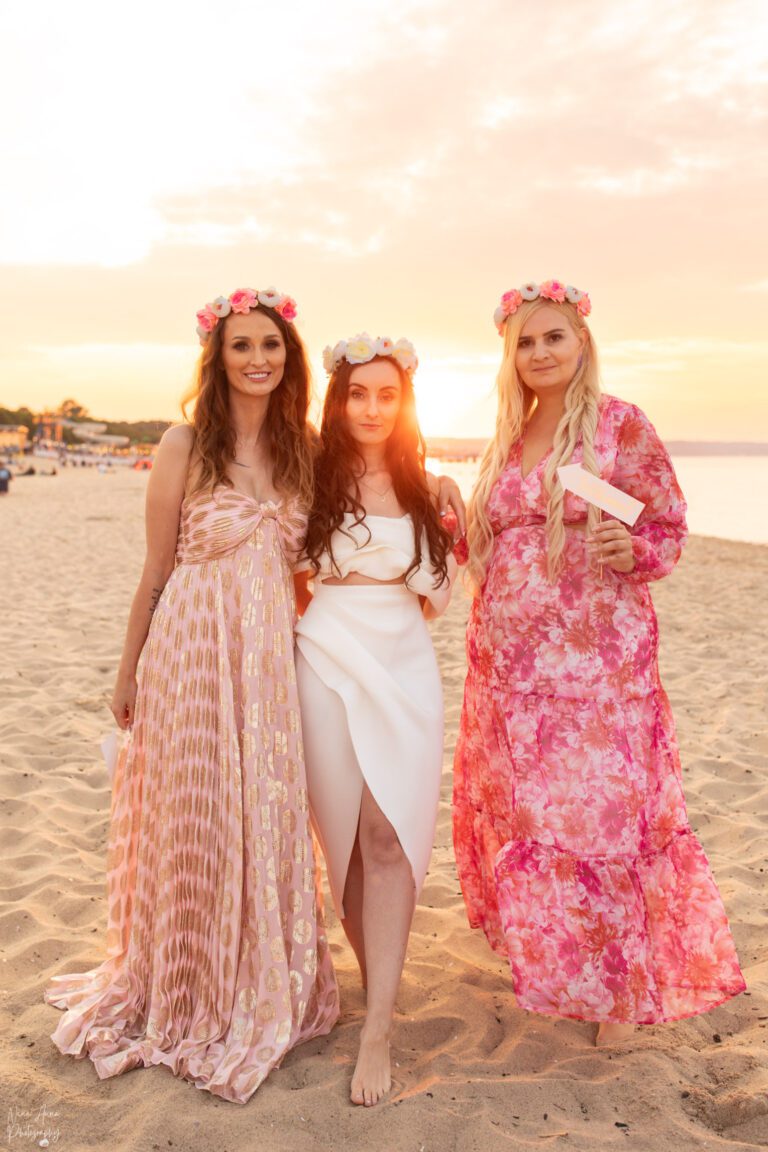 Wieczór panieński na plaży w Gdańsku różowy dress code