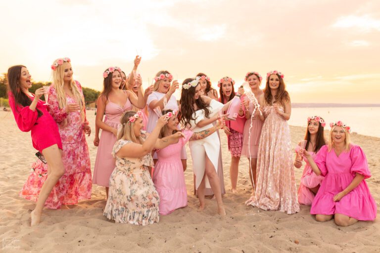 Wieczór panieński na plaży w Gdańsku różowy dress code