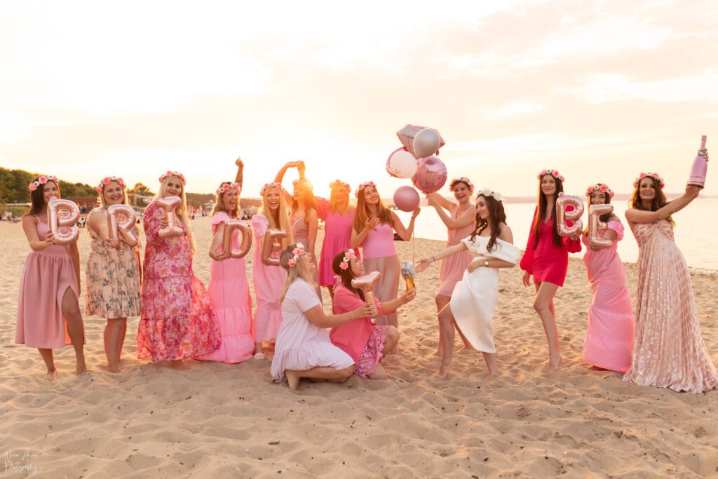 Wieczór panieński na plaży w Gdańsku różowy dress code