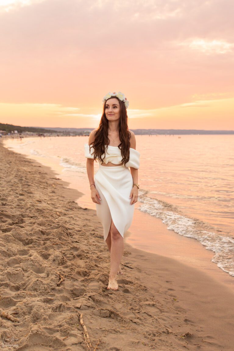 Wieczór panieński na plaży w Gdańsku z panną młodą