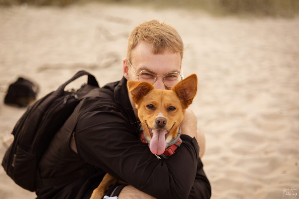 Sesja ślubna na plaży z psem