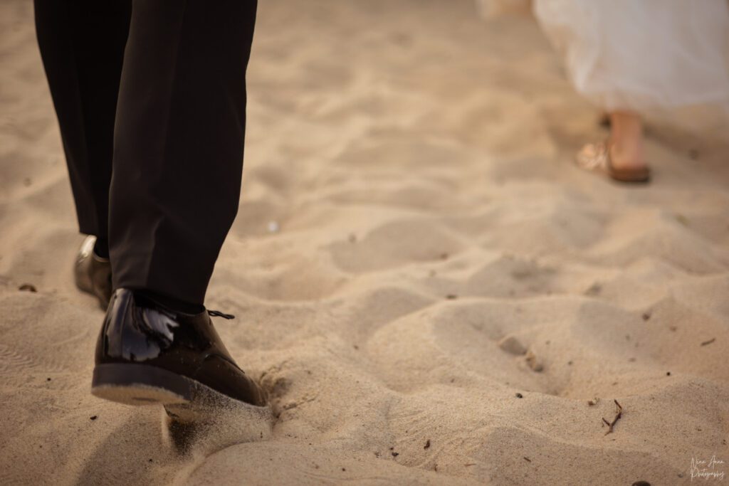 Sesja ślubna na plaży z psem