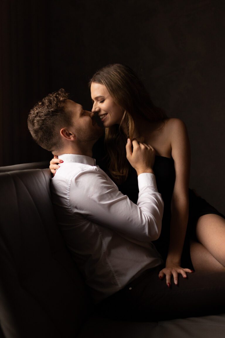 Sesja narzeczeńska w apartamencie