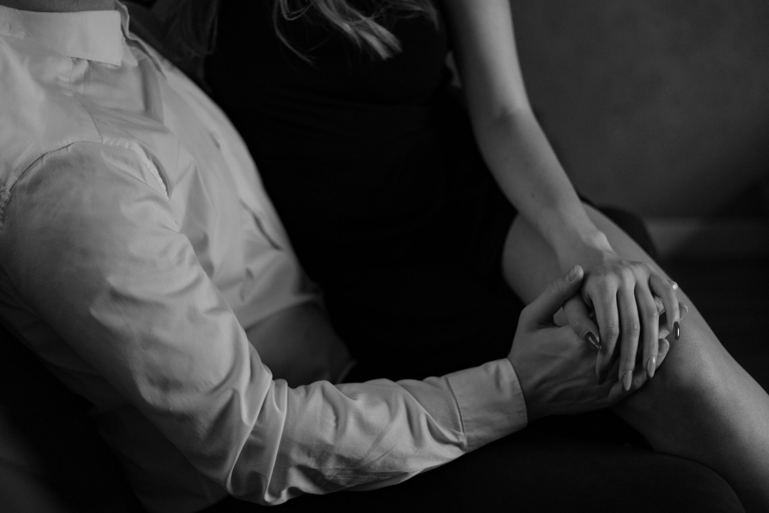 Sesja narzeczeńska w apartamencie