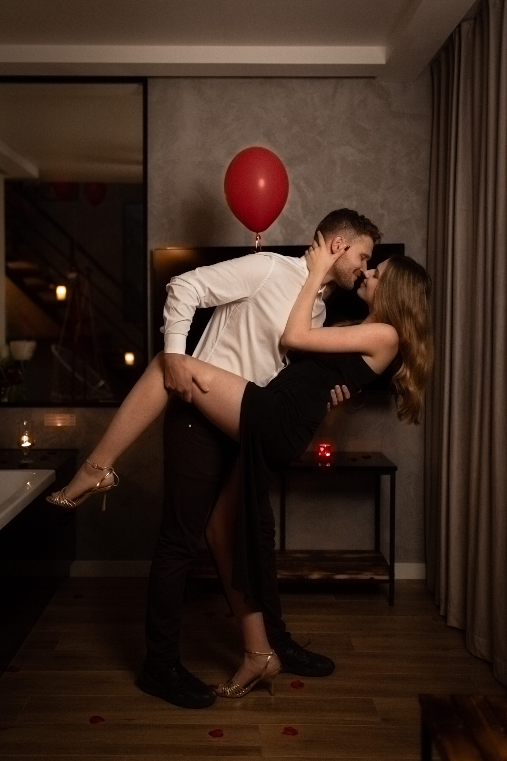 Sesja narzeczeńska w apartamencie