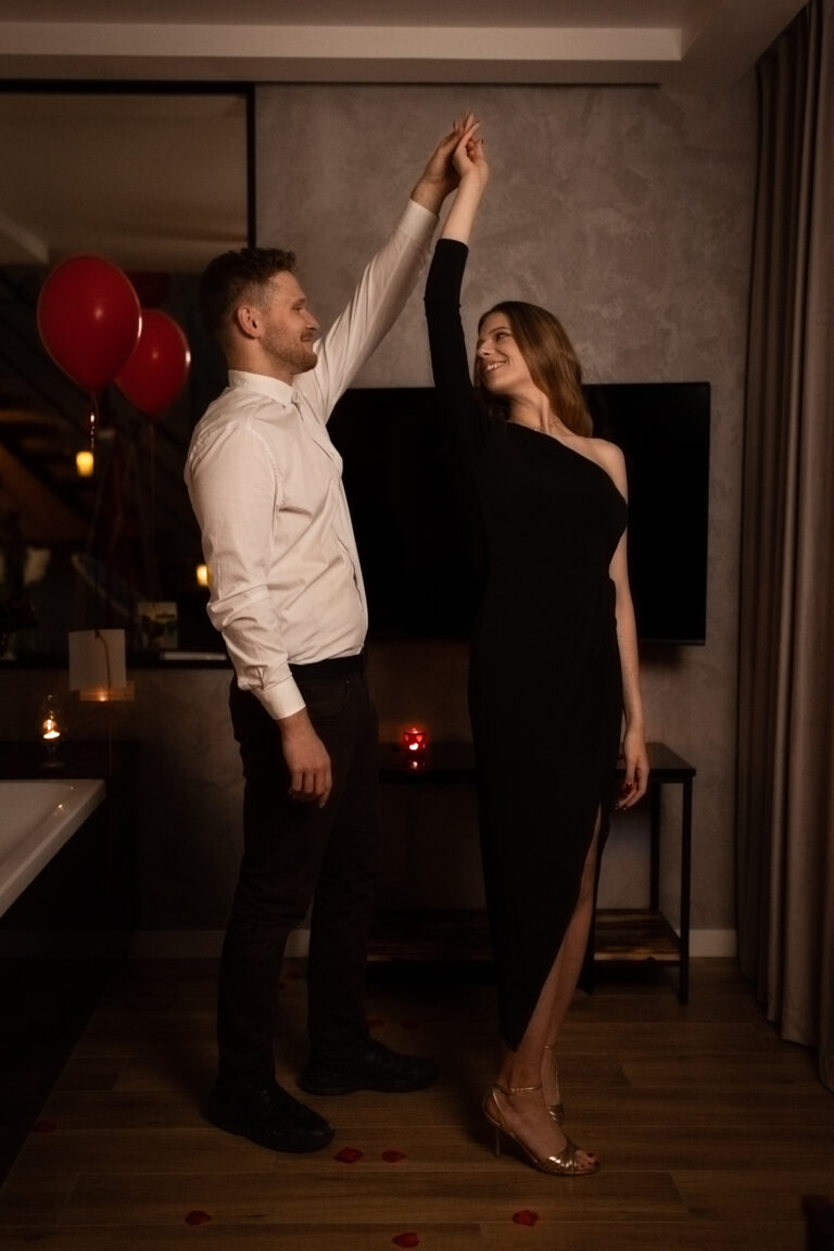 Sesja narzeczeńska w apartamencie