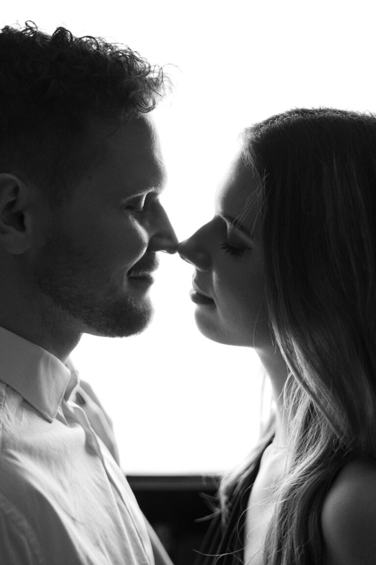 Sesja narzeczeńska w apartamencie