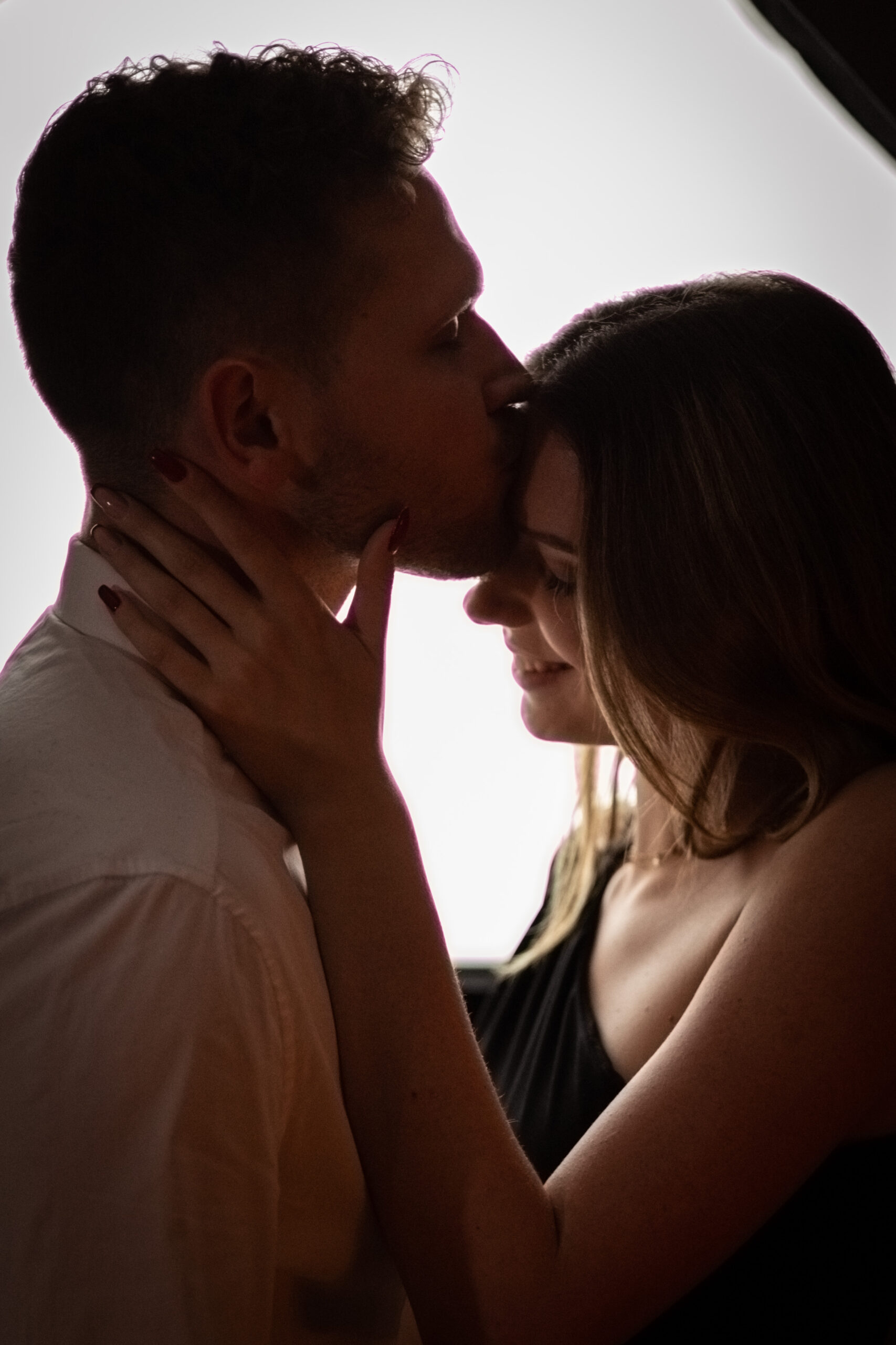 Sesja narzeczeńska w apartamencie