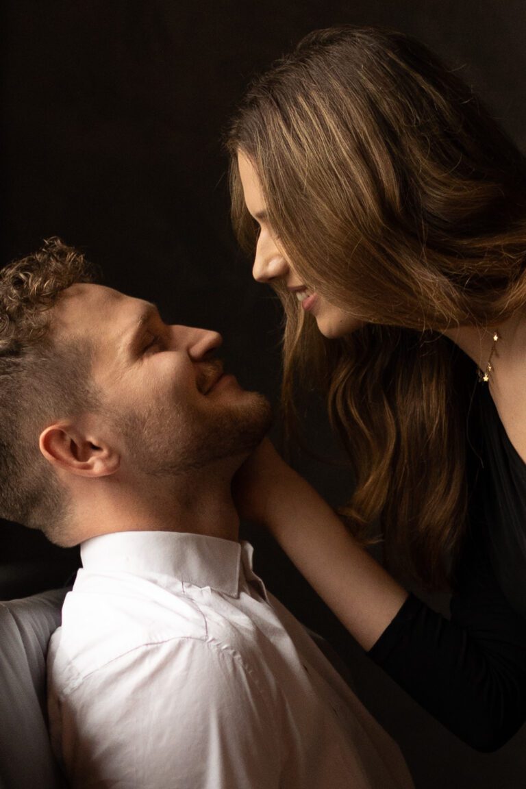 Sesja narzeczeńska w apartamencie